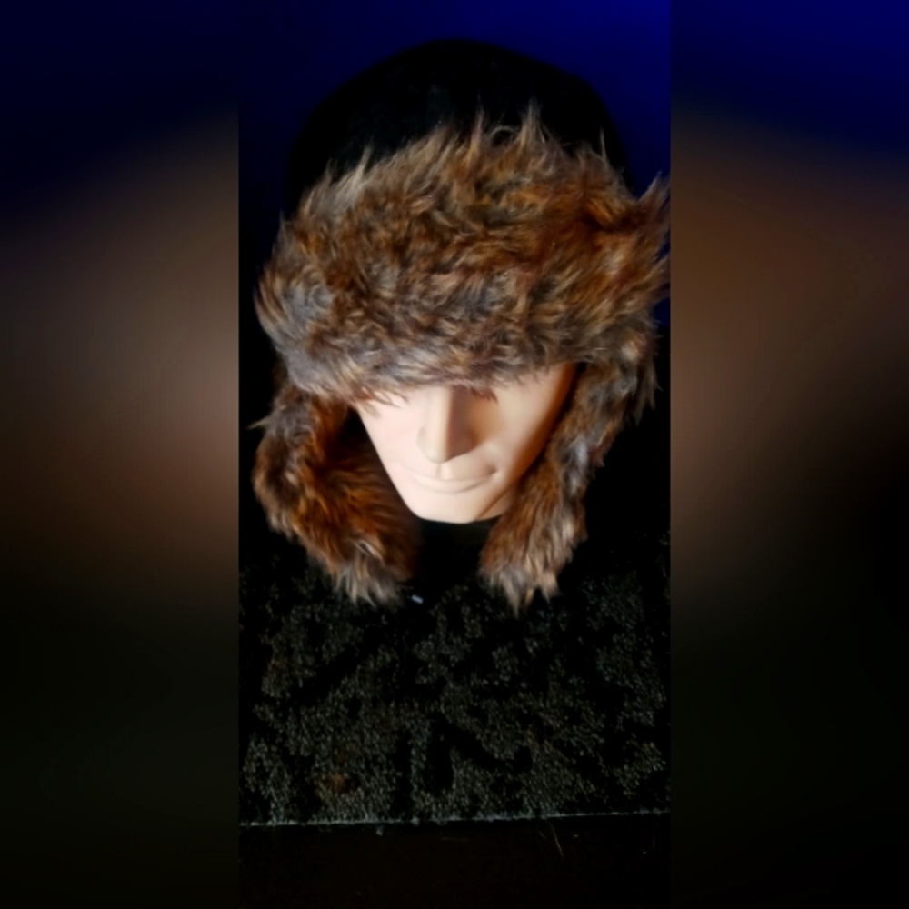 Faux Fur Trapper Hat Men Brown with ear pockets for storage like new condition